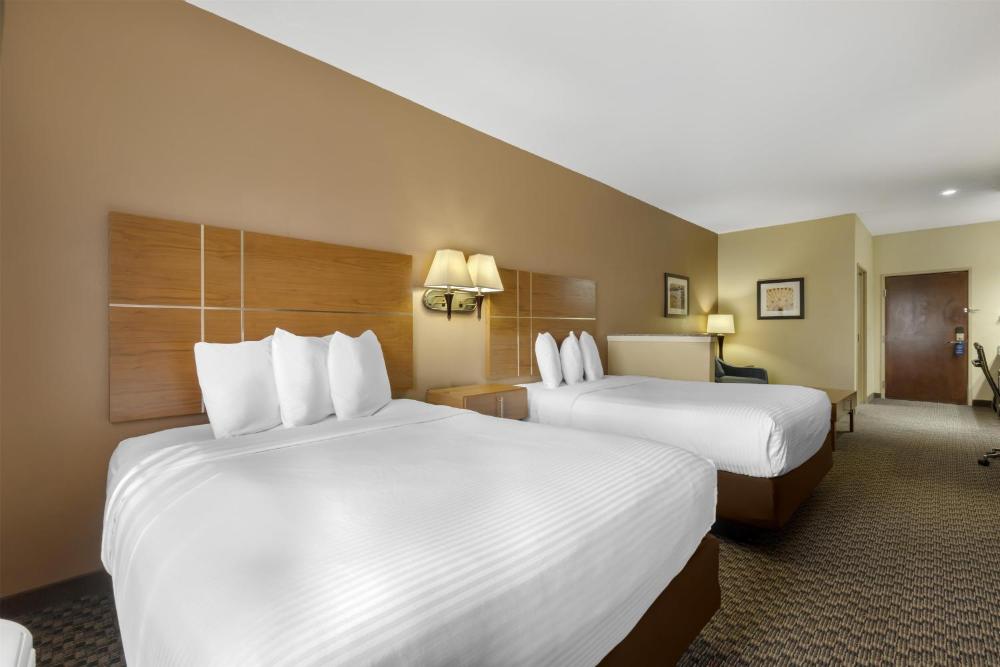 Deluxe Queen Room with Two Queen Beds - Non-Smoking interior